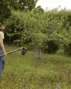 June brings a flurry of garden tasks and accumulating numerous tools can be frustrating and time-consuming. That’s why you need the Fiskars QuickFit™️ range for all your reaching, cleaning, and growing needs!🌿🙌 🌱 Reach new heights with the QuickFit™️ Fruit Picker 🧹 Clean with ease thanks to the QuickFit™️Paving Brush 🌷 And cultivate with confidence now with the QuickFit™️ Hoe Simply grab your handle and choose your interchangeable head for the task at hand. | Fiskars