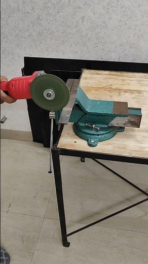 Angle Grinder Correct Direction #anglegrindersafety #shortsvideo #powertools