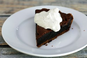 How to Make a Rich Chocolate Mississippi Mud Pie