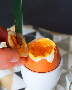 28K views · 59 reactions | Perfekt gekochte Eier 讀⏳ – weich, wachsweich oder hart? So gelingt dein Frühstücksei ️! ‍ Zur ausführlichen Anleitung: www.leckerschmecker.me/eier-kochen-tipps-a-a/63743511423685 #Leckerschmecker #Eier #Frühstück #EierKochen #Brunch | Leckerschmecker | Facebook