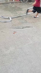 7.6K views · 60 reactions | Pasensya ka na ate. Ako yung nag volunteer para mag search and rescue ng anak mo na naiwan sa loob ng kwarto nyo. Pinagalitan ako ng bombero at pinatawag sa pulis. Uwi nalang ako. Dami ko nalanghap na usok. (Nawa may nakapag ligtas ng anak nyo.) | Hyndryx Coscolluela Marañon | Facebook