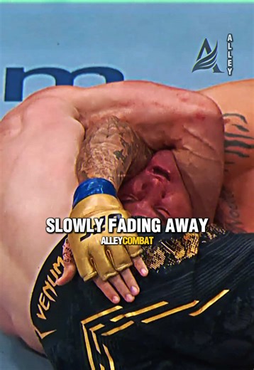 Dustin Poirier On Islam’s Insane Choke 😤😱 #dustinpoirier #islammakhachev #submissions #ufc #choke