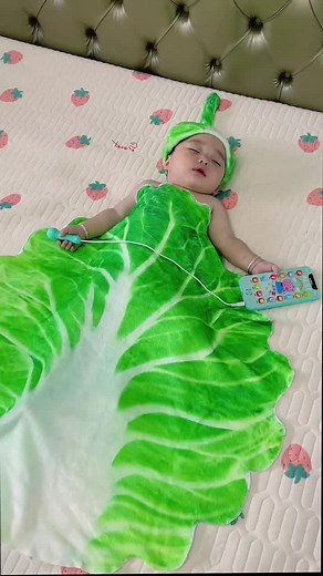 Baby early education point reading machine #baby#babythings#fouyou#fpy#babytiktok#lovebaby#goodsutff#babyproducts#babymama#newborn#cutebaby#babyfunny#useful#tiktoktako