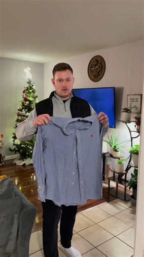 No iron, no time, and your shirt’s a wrinkled mess? Watch this quick trick — it might just save your morning. Yep, even if you forgot to get it dry cleaned, this DIY hack can help you get out the door fast. Just add an ice cube or 2 to your dryer — trust us, you’ll see why in the video. Would you try this? Or have you done it before? Tell us in the comments! 👇 It’s perfect for last‑minute emergencies. But when it comes to suits, coats, dress shirts, and delicate fabrics, quick hacks can only do