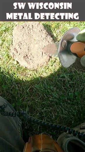 I Found a 2004 GM Hummer H3T Buried in a Yard While Metal Detecting #treasurehunt #metaldetecting