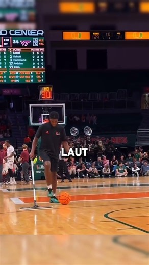 Balljunge zeigt Profi-Tricks in der Halbzeit 😱 #Fußball #Freestyle #Balljunge #Tricks