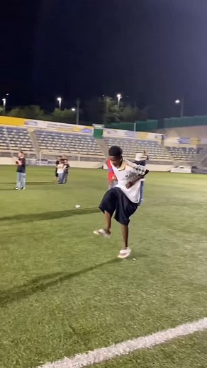 E.A.C.H your boi BlinZ⚡ on Instagram: "Airwalk Tutorial 👟✈️ - Save for Later . . . . . . . . . #airwalk #slickback #airwalktutorial #airwalker #jubislide #explore #viral #blinz206"