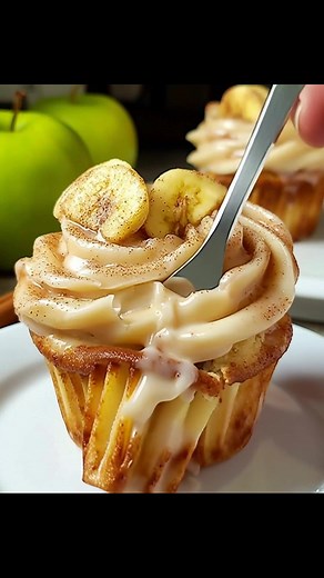 These Cinnamon Apple Crescent Roll Cupcakes were a weekend tradition in my house—warm, gooey, and drizzled with that sweet glaze, they vanished faster than I could bake a second batch. Trust me, once you try one, you’ll be coming back for more! Recipe’s waiting for you in the comment 👇 | Recipes & Cooking Guide