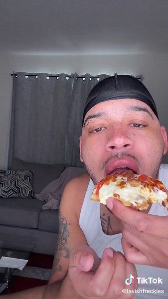 Delicious Pizza Hut Pizza with Creamy Garlic Parmesan Sauce