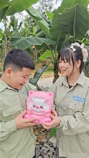 Em muốn mua lợn đất