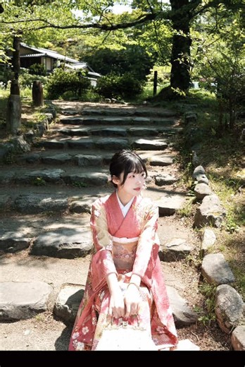Experiencing Kyoto in a Pink Kimono