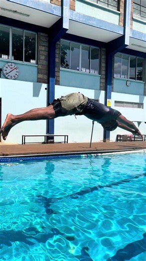 Discover Your Diver Style: Hands Wide, Back, or Forward?