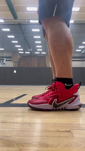 Nike Cosmic Unity Shoe Review & Squeak Test