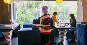 Are robot waiters the future? Some in restaurant industry think so
