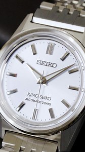 The King Seiko #SPB457J1 defines elegance and craftsmanship with an Ivy style design.The dial color is saxe blue, the symbolic color of the oxford-cloth shirts that colored the preppy look. The Lumibrite on the hour and minute hands is white for a color scheme that is at once graceful and fresh.Running on the mechanical Caliber 6R51, the watch has a power reserve of three days. Fully wound, the watch can be removed on a Friday and worn the following Monday without any need for winding.#seiko #se