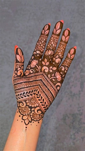 Amanda Home Glam on Instagram: "Trending lotus henna design full tutorial on my YouTube channel link in bio ✨️ BOOK YOUR APPOINTMENT @amandashomeglam @amandassignaturestyles . . . . . . . . #mehndi #mehndivlog #hennareelsvideo #hennavlog #lotushenna #trendinghenna #réel #reelkarofeelkaro #mehndiartist #mehndiphotography #mehndidesign #hennainspire #hennavideo #simplemehndi #simplehenna #karwachauth #dubaihennaartist #AmandasHomeGlam #amandassignaturestyles #btsarmy #dubai #abudhabimehndiartist #