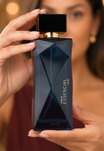 Você conhece o Essencial Oud Feminino?! A essência da mulher forte e sofisticada. Possui uma fragrância amadeirada floral com o calor da copaíba e intensas notas florais. Presença marcante, elegância e longa duração para mulheres inesquecíveis. Gostou? Clica no link no carrinho laranja! #Perfume #EssencialOud #natura #oferta #promocao