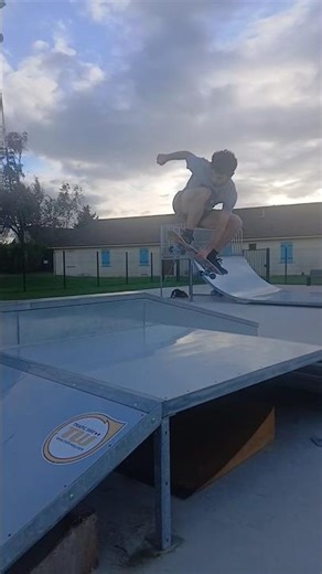 early grab fly out #skate