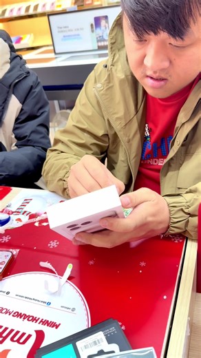 Anh khách quen cứ 1 năm bóc 2,3 lần là em vui ròii😗