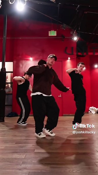 Chris Brown Dance Challenge: DANCIN TEN TOES 🔥