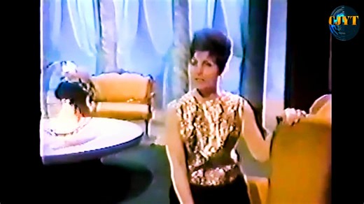 Margot Lefebvre, née le 20 avril 1936 et morte le 19 décembre 1989, est une chanteuse et animatrice québécoise qui a obtenu beaucoup de succès au cours des années 1960. Elle a été élue Miss Radio-Télévision en 1965. Elle nous interprète Mon grand 1967 Auteure : Monique Saintonge Compositeur : Jean Larose Cette vidéo a été remasterisé pour avoir un son claire et une merveilleuse image montage Les Créations Jo & Yvon Théberge | Les Créations Jo & Yvon Théberge