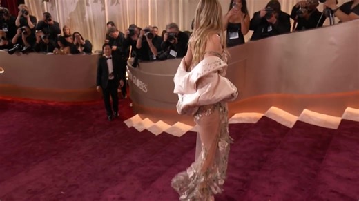 Jennifer Lawrence looked glamorous at the 2026 #GoldenGlobes. bit.ly/4aQJIER | E! News