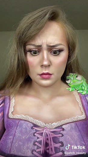 Samantha Petch on TikTok