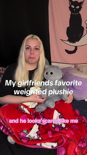 “and he looks scared like me”🥺🥺 her new plushie best friend AND hes weighted!!🤍 #gifted #mewaii #plushies #plushtoys #squishies #tiktokshopfinds @MewaiiUS @mewaii_official