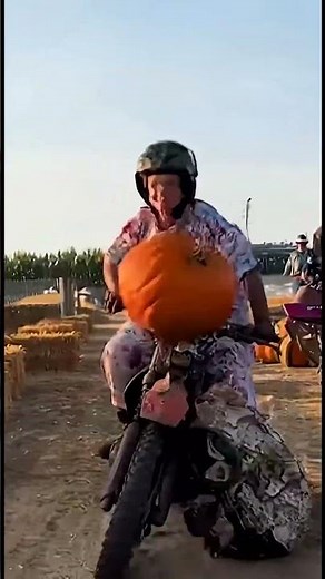 This elderly woman's dirt bike run is INSANE #dirtbike #granny #viral
