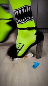 Black heels pop balloon with surprise#ASMRHighHeels#HighHeelsASMR#SatisfyingASMR #HighHeelCrush#HighHeelsSquish#HighHeelsChallenge#HighHeelsCrushing#FootwearCrush#CrushingASMR | ITeste