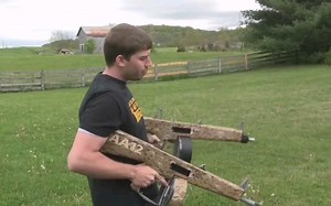 （双持AA-12原视频）AA-12 Fully Automatic Shotgun!!!