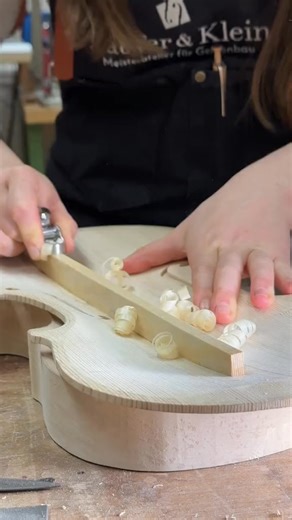 Forming the viola’s bass bar. This piece is very important for the instrument‘s sound. No two bass bars are actually the same. Each has to be tailored towards the instrument‘s top. The bass bar is positioned in such a way that it is later underneath one f | Jessica.violins