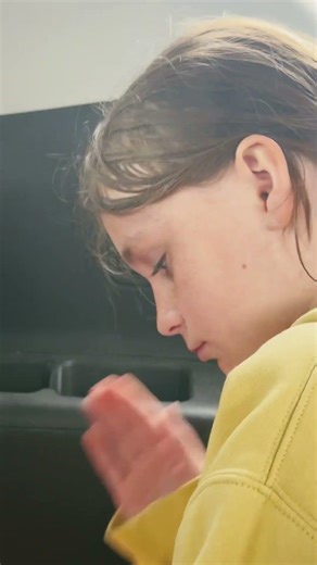 Recording my friend until she notices @ tasey adventures