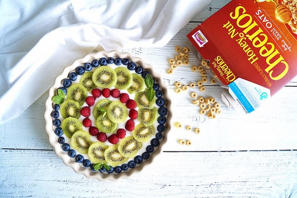 Fresh Fruit Tart With A Gluten-Free Cheerios Crust! Check out this recipe via Healthy Grocery Girl | Cheerios