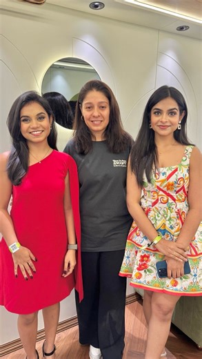 THE GREATEST ARTIST TO EXIST TODAY. I said what I said. There is literally NOBODY who has the capability of doing 10% of what @sunidhichauhan5 Ma’m pulled off on stage for 3.5 hours - ALL OF THAT WITH 100% LIVE SINGING !!! Shashtaang Dandwat Pranaam 🙏🏻🙏🏻 Do yourselves a favour and get tickets to the rest of the shows of the #IAmHomeTour asap ! Just do it. Ever sooooo grateful for the invite @whatsonbae, @abplivenews, @bishalshoots [ Sunidhi Chauhan, Live Concert, I Am Home Tour, Antara Nandy