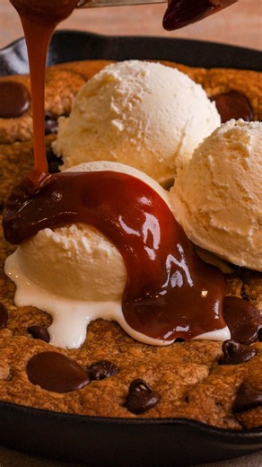 Why wait for dessert when you can have it for breakfast? Serve this warm, soft, gingerbread cookie skillet during a holiday brunch! @sweetmelibakery tops this treat with hot caramel and vanilla ice cream. Find the full recipe on Tasty.co or here: https://tasty.co/recipe/gingerbread-cookie-skillet | Tasty