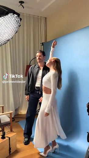 Dançarina vs Guarda-costas: quem tem os melhores passos? 🕺💃 #ObsessedRetreat #AtraídosPeloDestino #EsterExpósito #HugoDiegoGarcia