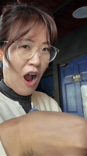 North Korean Defector Tries Clam Chowder (Unexpected Ending) #shocking #food #firsttimeeating #foryou #reviewfood