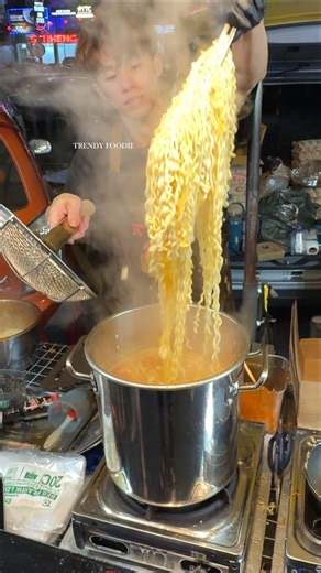 The famous buldak stir-fried noodles omelette that you must eat when you go to Kuala Lumpur!!!