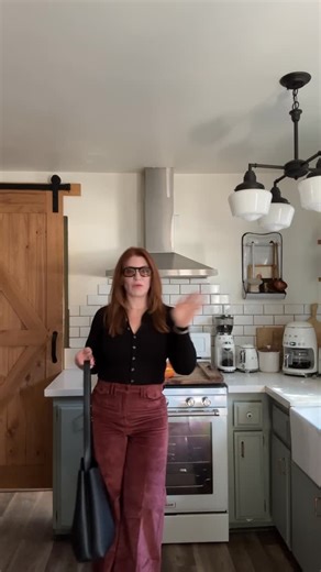 Rebecca ✦ Style & Beauty Creator on Instagram: "Fall capsule, but make it cute 🍂 — everything’s linked in my LTK so you don’t have to hunt. Go ahead, shop the look 👀👜 Comment SHOP below to receive a DM with the link to this post on my LTK ⬇ https://liketk.it/5pNKJ #ltkmidsize #ltkseasonal #ltkover40"