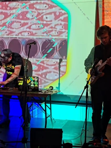 Alien Alarms x Luke Purbrick #live at Gabriella's @intox.extravaganza (Part 2) Visuals by Chris Essex Filmed by Simon Yorkshire #livemusic #electronicmusic #jazz #hiphop #glitch