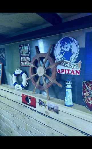 ¡Bienvenidos a La Picá del Capitán!Gran variedad de empanadas y comida típica del sur de ChileSomos un emprendimiento familiar con una rica historia en el barrio Puerto. Aquí encontrarás sabores auténticos y tradicionales que te transportarán al corazón del sur de Chile.Destacamos:Plato de pulpo: Una delicia que no puedes dejar de probar.Receta de lengua única: Un sabor inigualable que te sorprenderá.Ven y disfruta de nuestra picá con historia.