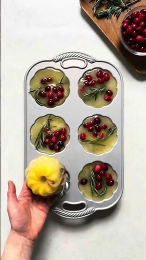 How to Make Festive Mimosa Ice Cubes