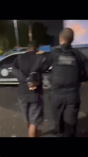 DEPARTAMENTO GERAL DE POLÍCIA DA BAIXADA (DGPB) on Instagram: "*SEPOL/SSPIO/DGPB/3º DPA/57ª DP - NILÓPOLIS E SEPM/20° BPM* _*POLÍCIAS CIVIL E MILITAR CAPTURAM HOMEM COM MANDADO DE PRISÃO POR DESCUMPRIR MEDIDAS PROTETIVAS DA LEI MARIA DA PENHA*_ *PRESO:* *CRIME:* Artigo 24-A da Lei 11.340/06. *RO n° 057-00855/2026* *DINÂMICA*: Na noite de 07/02/2026, durante *repressão qualificada da Operação Torniquete*, policiais civis da 57ª DP - Nilópolis e militares do 20° BPM prenderam JOÃO VITOR DOS SANTOS