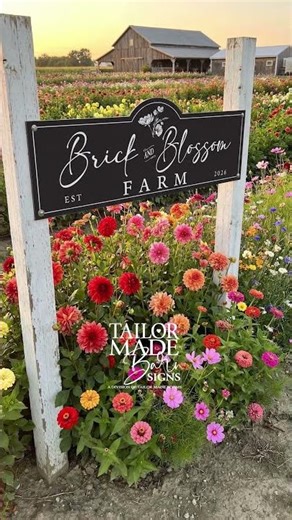 This custom farm sign stopped me in my tracks 🌸 #farmsigns #flowerfarming #flowers #boutique