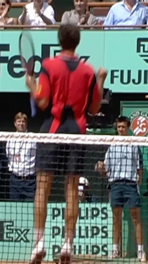 When Gustavo Kuerten 🇧🇷 beat the world No.1 🇨🇭#rolandgarros #gugakuerten #tennis