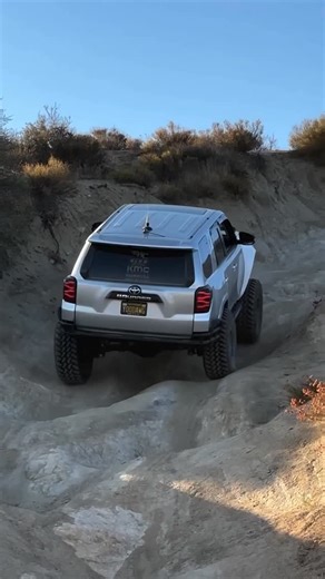 Driving Line ® on Instagram: "Long travel 4Runner anyone? 😮‍💨 @LongTravelLarry"