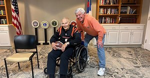 Bengals legend Ken Anderson fulfills 100-year-old World War II veteran's dream of meeting a player
