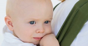 Maman débutante : bien utiliser un porte-bébé (vidéo)