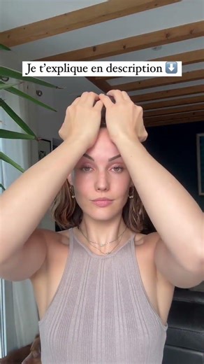 Ce geste est idéal pour lisser les les petites rides du front et illuminer ton regard ...